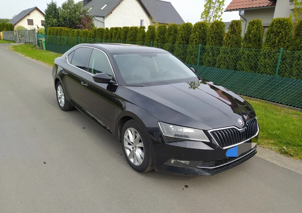 Skoda Superb cena 57900 przebieg: 145000, rok produkcji 2019 z Miłakowo małe 121